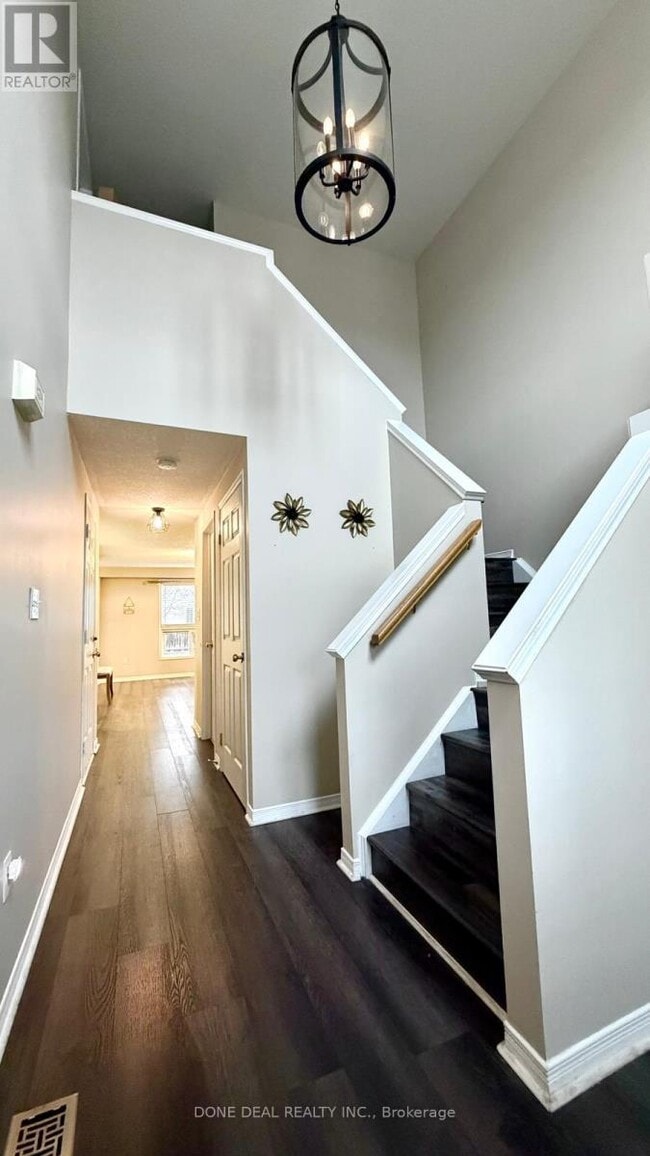 Photo du bâtiment - 528 Virginia Creeper St