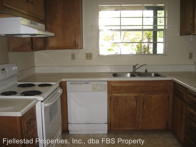 Building Photo - 4 br, 2.5 bath House - 7274 Jackson Drive