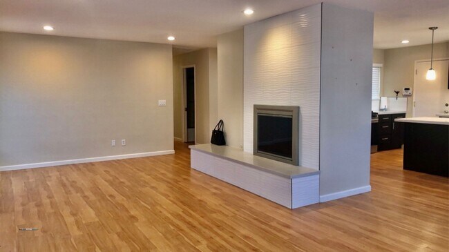 Foto del edificio - Central Davis Home