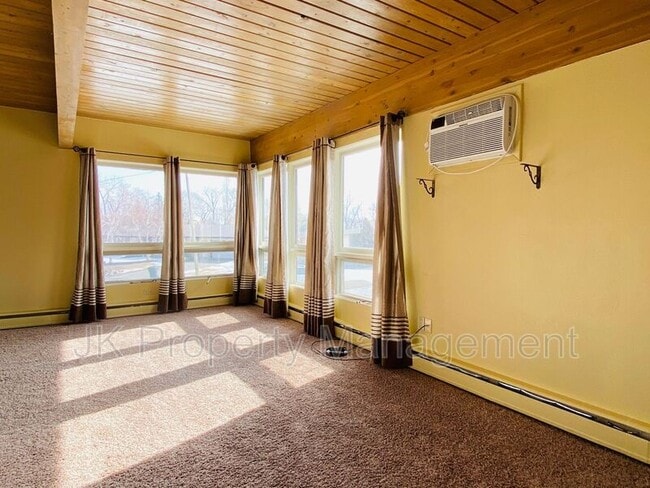 Building Photo - 1546 Meadowlark Dr