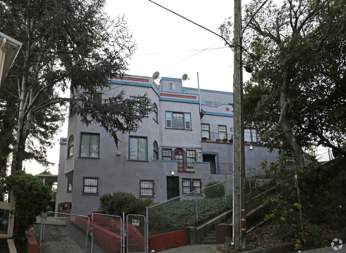 Foto del edificio - 1074 E 33rd St