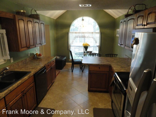 Building Photo - 123 Oak Pointe Trl
