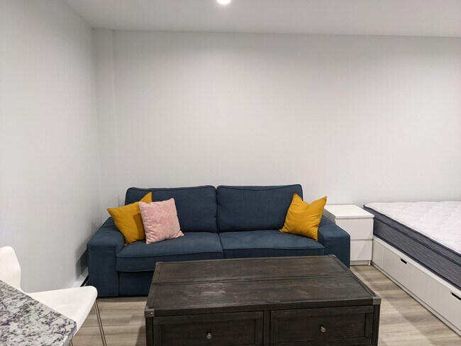 Área de estar - 522 E College Ave