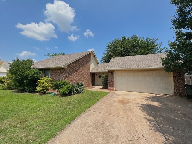 Foto del edificio - CHARMING 3 BED IN EDMOND!