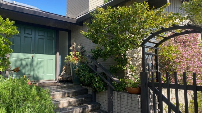 Front Entry - 75 Dunfries Ter