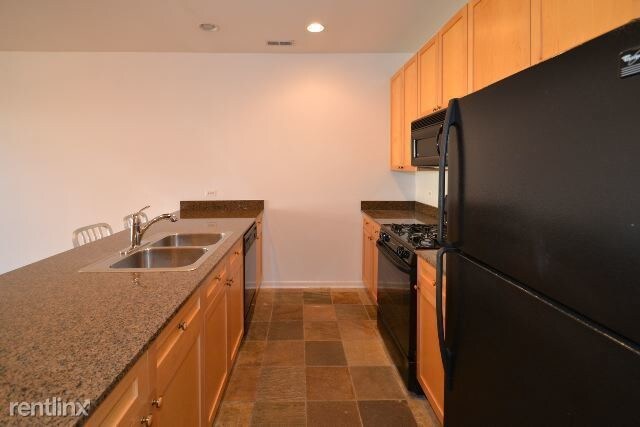 Foto del edificio - 1555 W School St