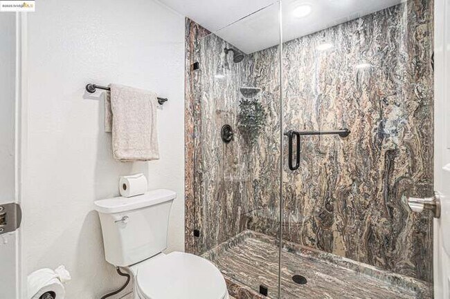 Foto del edificio - 1022 Village Dr