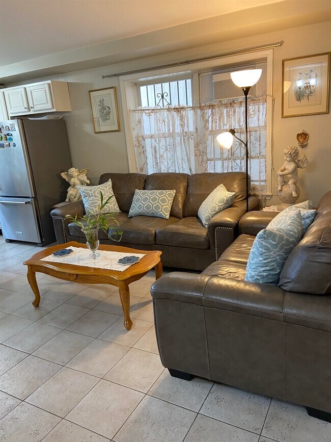 Foto del edificio - 6724 Madison St