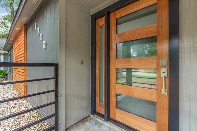 Building Photo - 1310 E Red Cedar Cir