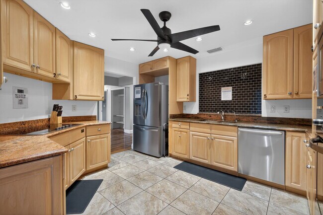 Foto del edificio - 1781 Coral Point Dr