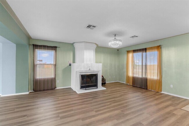 Foto del edificio - 130 Siebert Dr