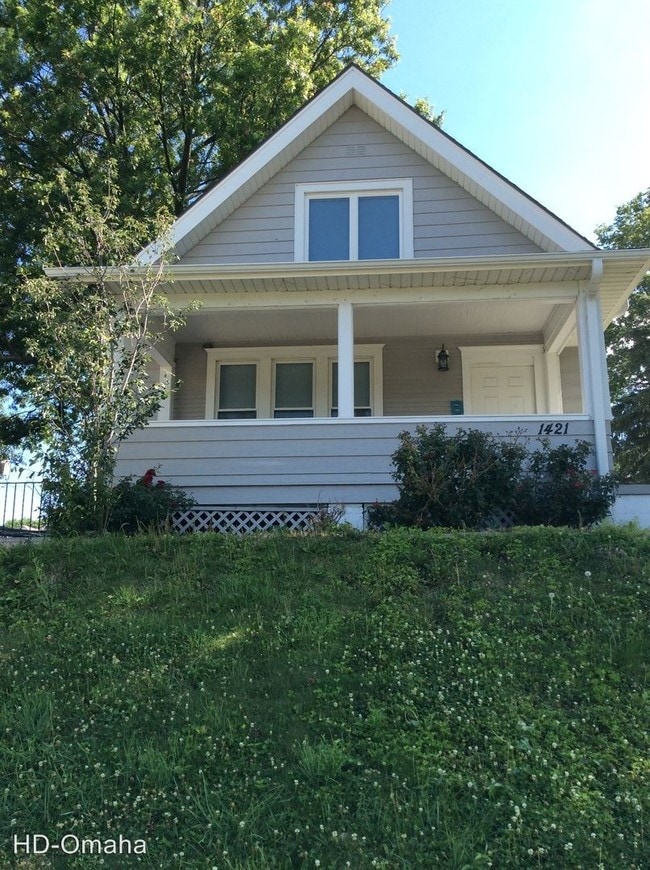 Building Photo - 3 br, 1.5 bath House - 1421 B St.