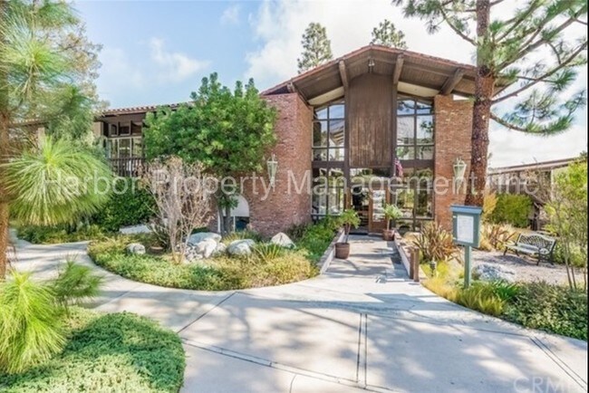 Building Photo - 344 S Miraleste Dr