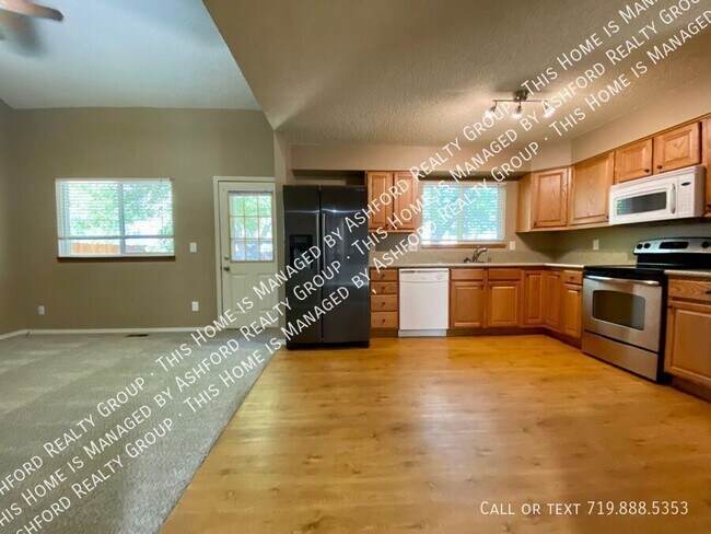 Foto del edificio - 5330 Tupper Ct