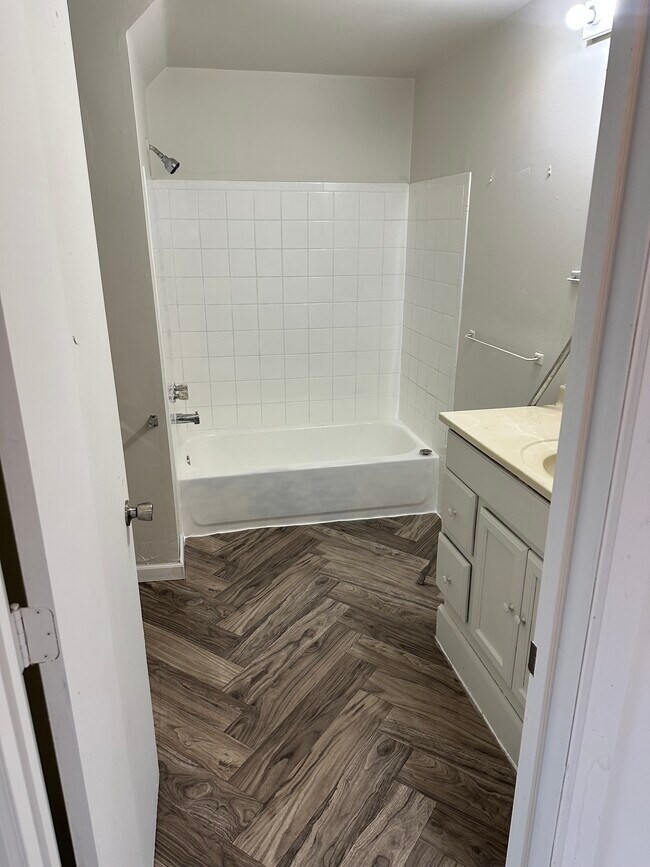 Foto del edificio - 730 Thomas Ave