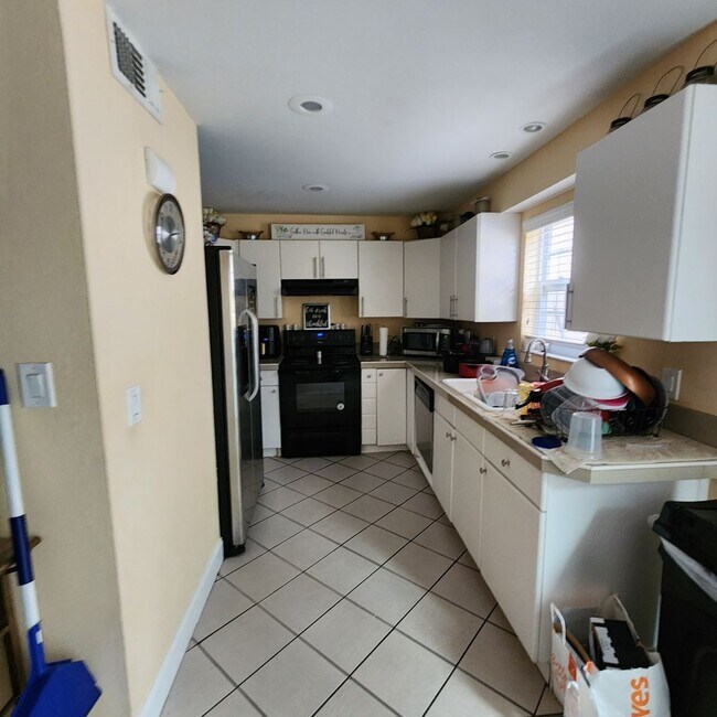 Foto del edificio - Coming Soon - 3 Bedroom 2.5 Bath Townhome