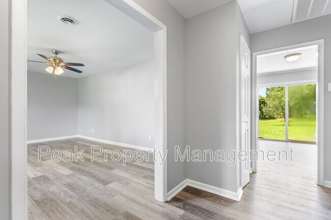 Foto del edificio - 1464 Boisseau Dr