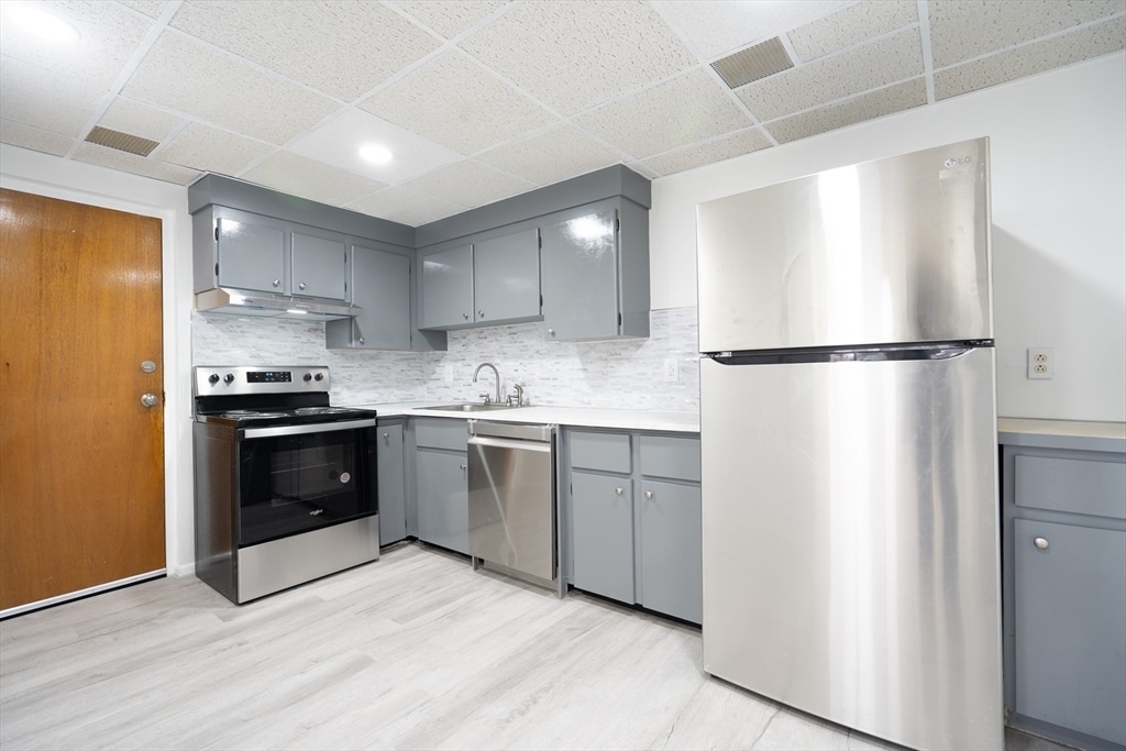 34 Pleasant Dr Unit 30, Stoughton, MA 02072 Condo for Rent in