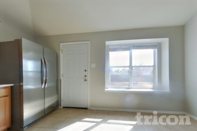 Building Photo - 6400 Stone Lake Dr