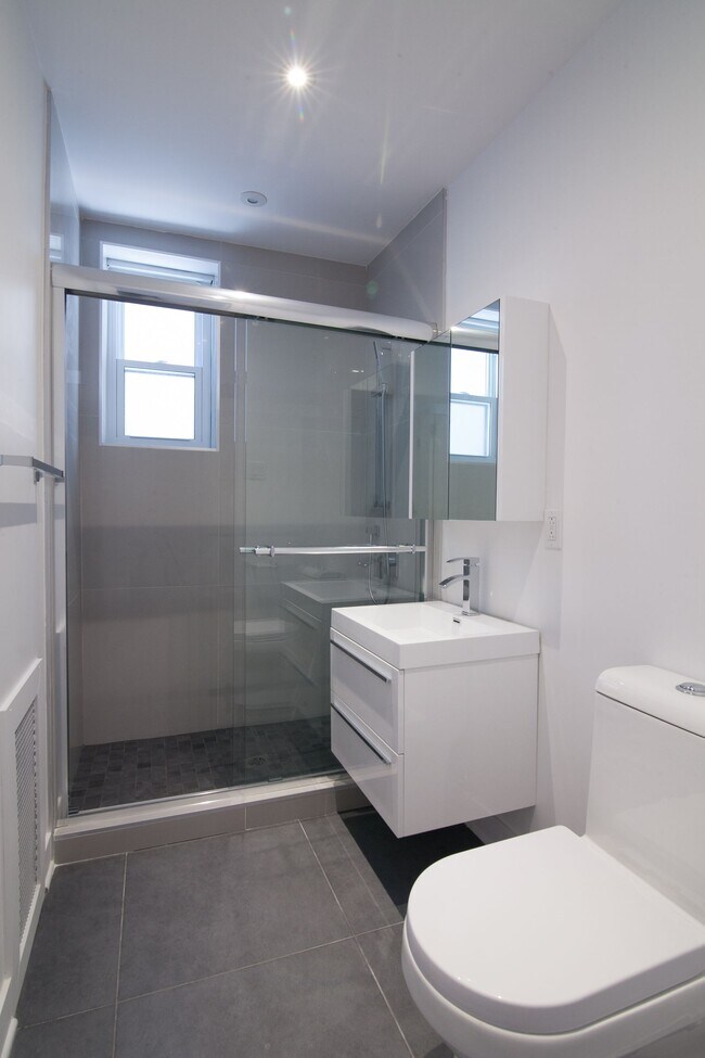 Photo du bâtiment - 2105 Rue Chomedey