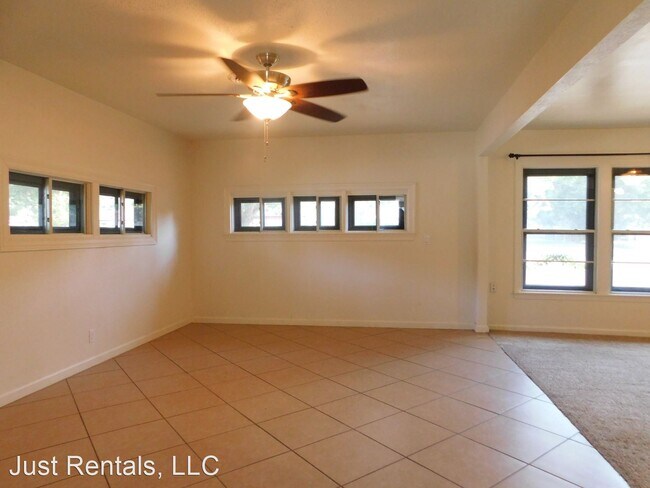 Building Photo - 3 br, 2 bath House - 516 Valley Rd