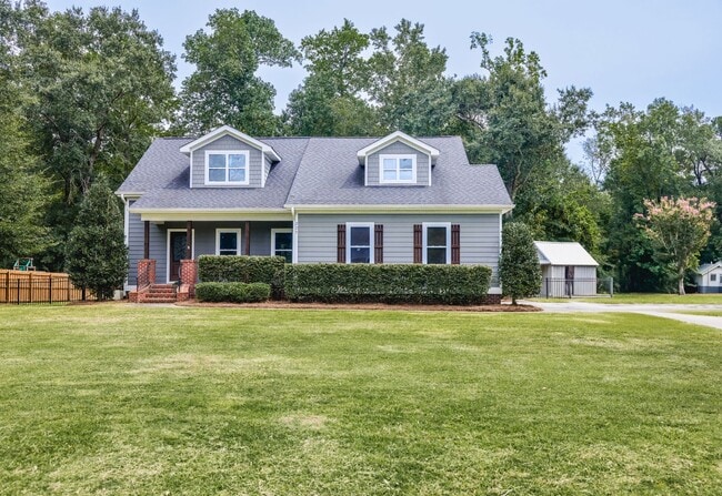 Building Photo - DEPOSIT FREE OPTIONS!! 5 Bedroom 2.5 Bath ...