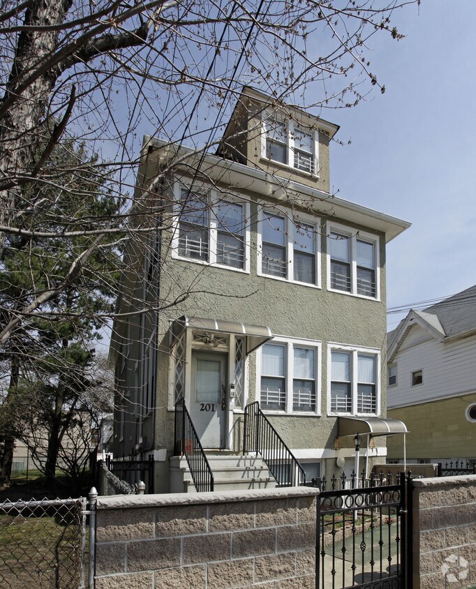 Building Photo - 201 South Ave