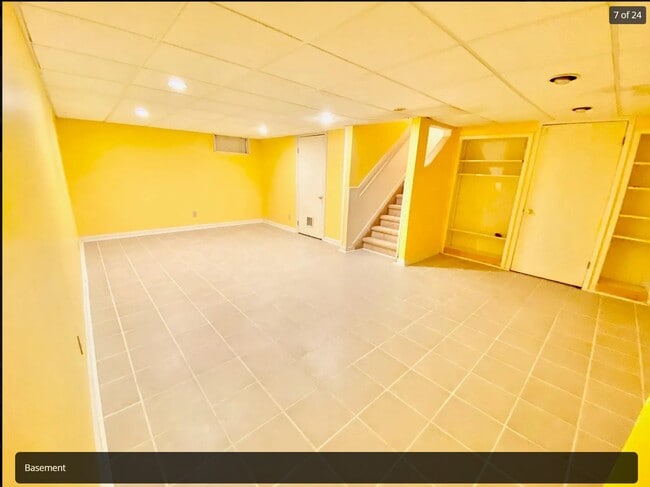 Building Photo - 1 Tulip Ct