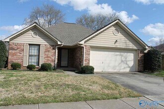 Building Photo - 117 Hollington Dr NE