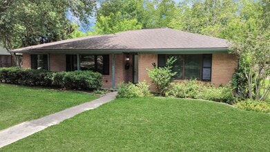 Building Photo - 4422 Nenana Dr