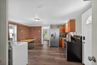 Building Photo - 2401 Aspen Way