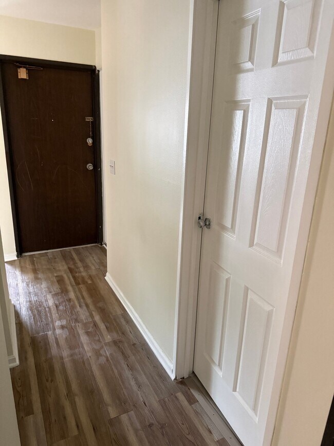 Foto del edificio - 327 Hawthorne Cir