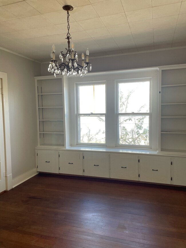 Building Photo - 210 S Van Buren St