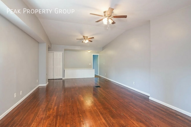 Foto del edificio - 2323 Flora St