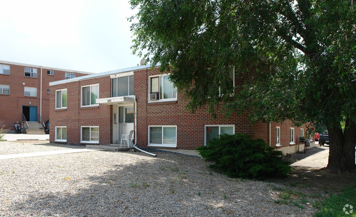 Building Photo - 225 Laurel St