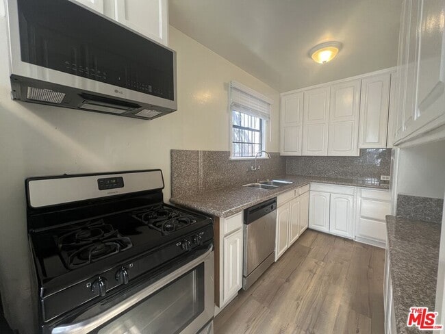 Building Photo - 4956 S San Vicente Blvd