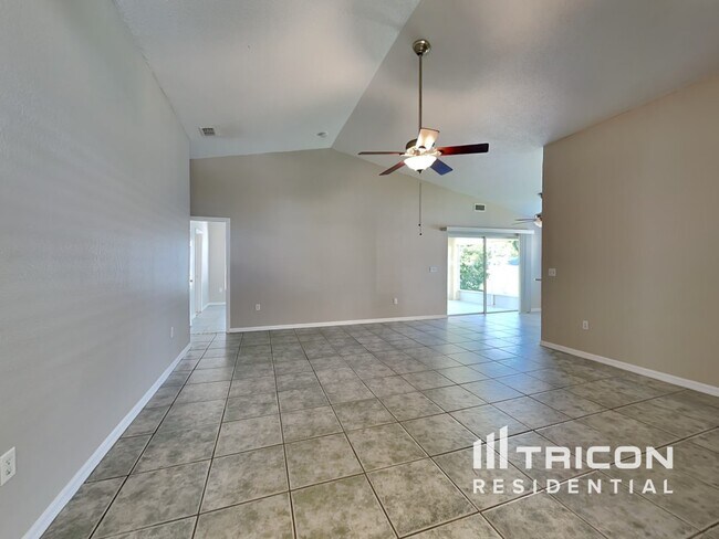 Building Photo - 7641 Manor Dr