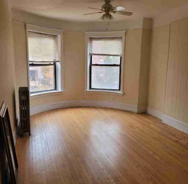 Photo - 4319 S Michigan Ave (Chicago, IL) Apartment