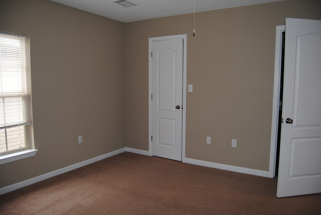 Building Photo - 2621 Glenn Cove