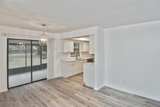 Building Photo - 1202 E 7th St