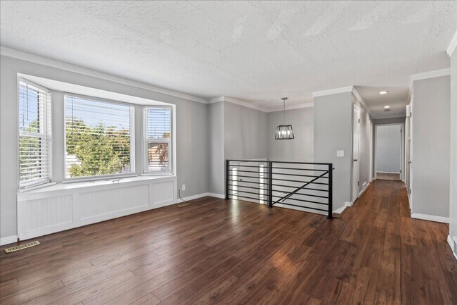Building Photo - Quiet 4 Bedroom 2.5 Bath Taylorsville Home