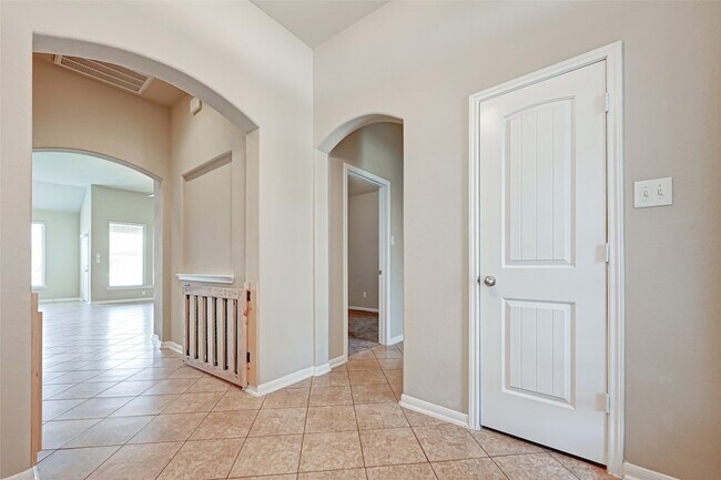 Building Photo - 402 Conchola Ln