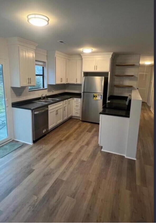 Primary Photo - 108 Williams Ave