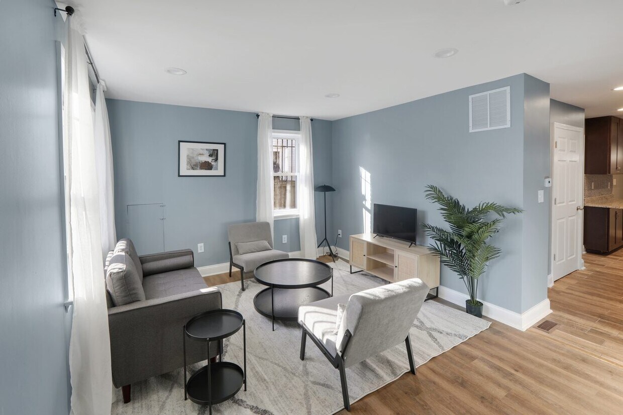 Foto principal - 518 49th Street North East
