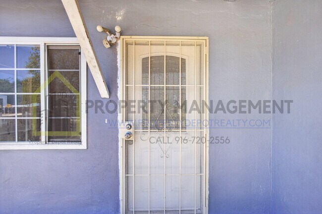 Building Photo - Spacious 3-Bed, 2-Bath Haven in Sacramento
