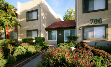 Parkwood Apartments photo'