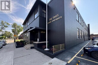Building Photo - 16-16 Hincks St