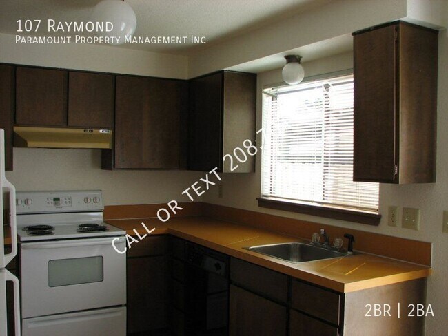 Building Photo - Great 2bed two story apartment near the To...