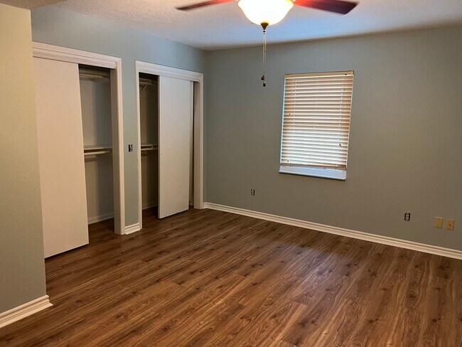 Foto del edificio - 658 Warsaw St