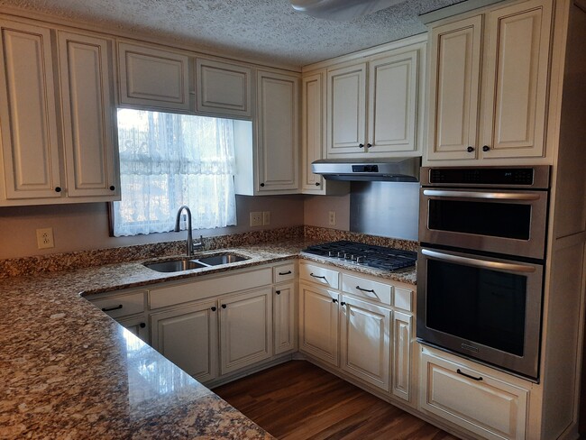 Foto del edificio - 7302 Quail Run Rd